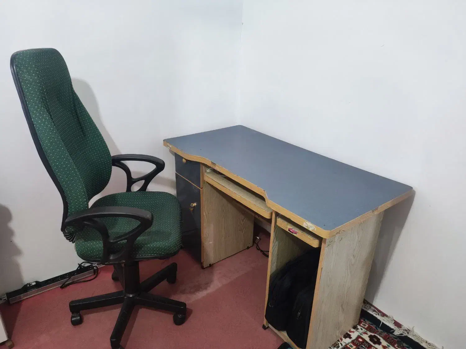 میز و صندلی|میز تحریر و کامپیوتر|اسلام‌‌آباد غرب, |دیوار