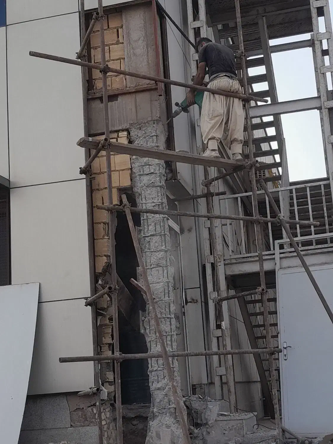 تخریب کار ساختمان بنا پلاستر کار|خدمات پیشه و مهارت|اهواز, زیتون کارمندی|دیوار