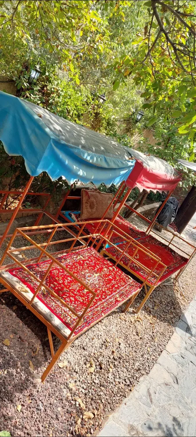 تخت آهنی سقف دار و بدون سقف|صندلی و نیمکت|فشم, |دیوار