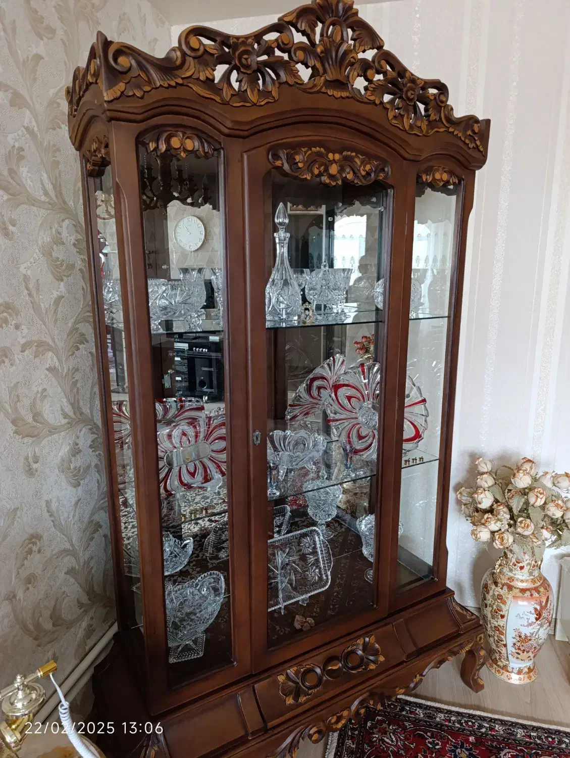 بوفه چوبی کنده کاری شده|بوفه، ویترین، کنسول|تبریز, |دیوار