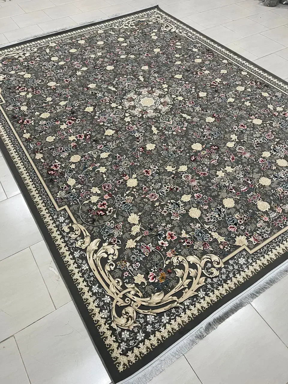 انواع فرش های تخفیفی زیر قیمت بازار|فرش|آمل, |دیوار