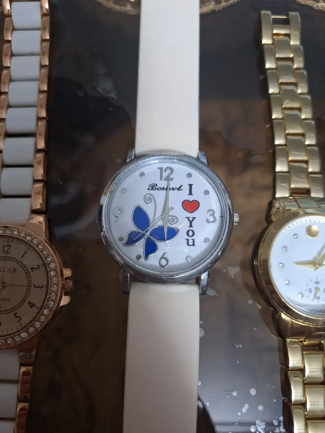 ساعت|ساعت|رباط‌کریم, رباط‌کریم|دیوار