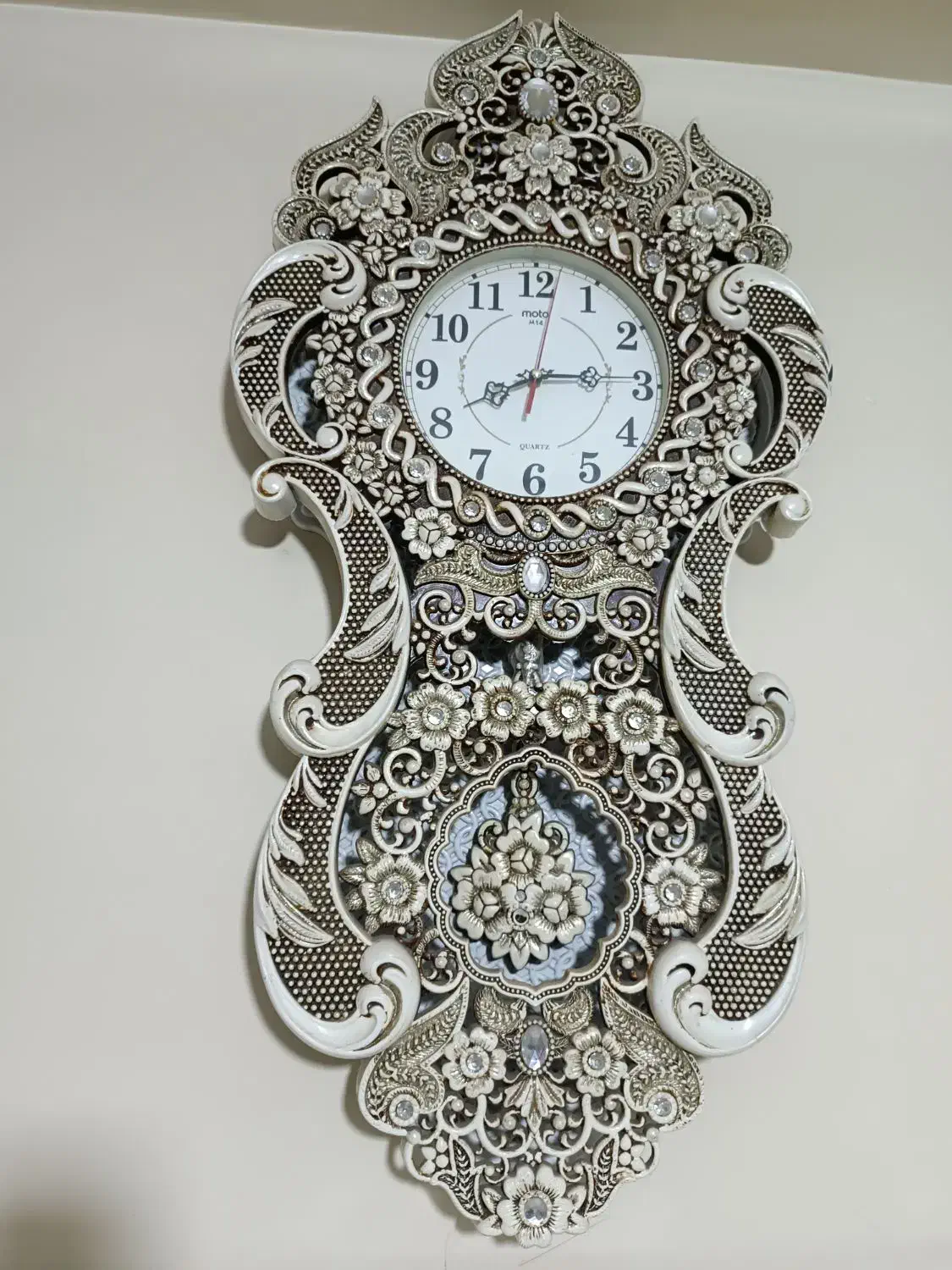 ساعت دیواری و مینی بوفه تمیز سالم|بوفه، ویترین، کنسول|شهریار, شهریار|دیوار