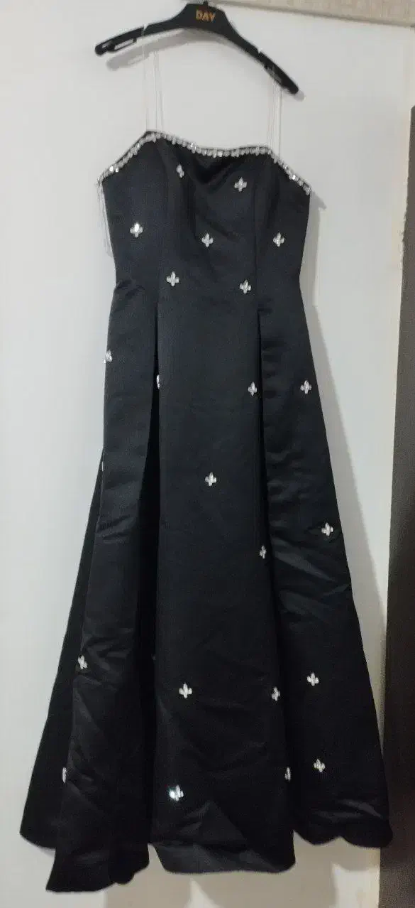 پیرهن کرایه میدم|لباس|خزل, |دیوار