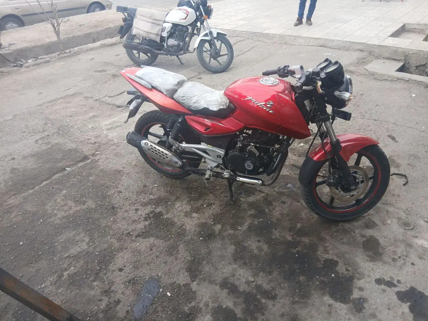 پالس‌.آپاچی.هوندا|موتورسیکلت|قلعه نو, |دیوار