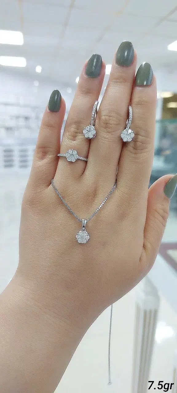 گردنبند نقره فرشته روی ماه کهکشانی بدون دستمزد۰۲۸۴|بدلیجات|تبریز, |دیوار