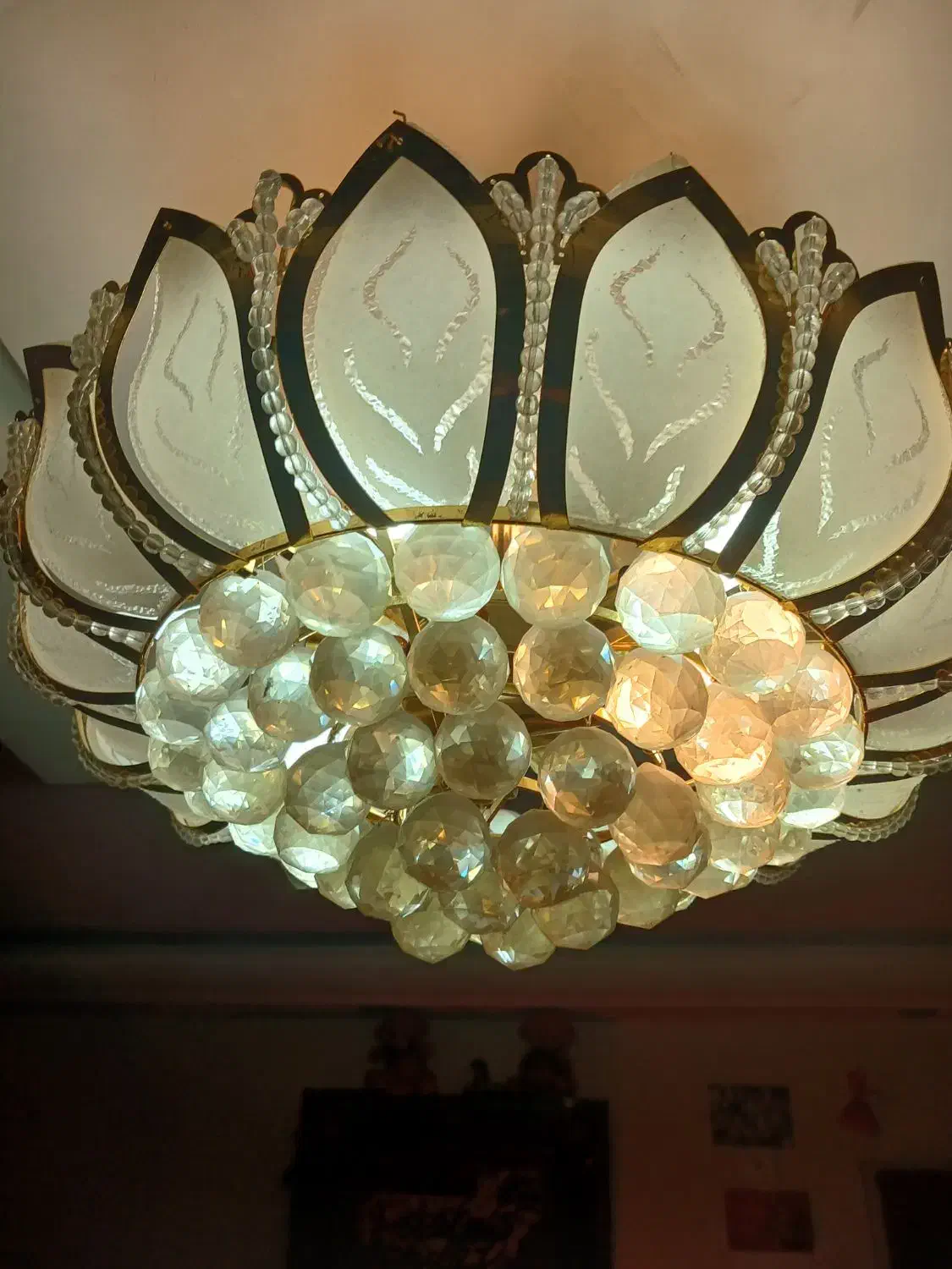 لوستر خورشیدی|لوستر و چراغ آویز|تهران, امام زاده عبدالله|دیوار