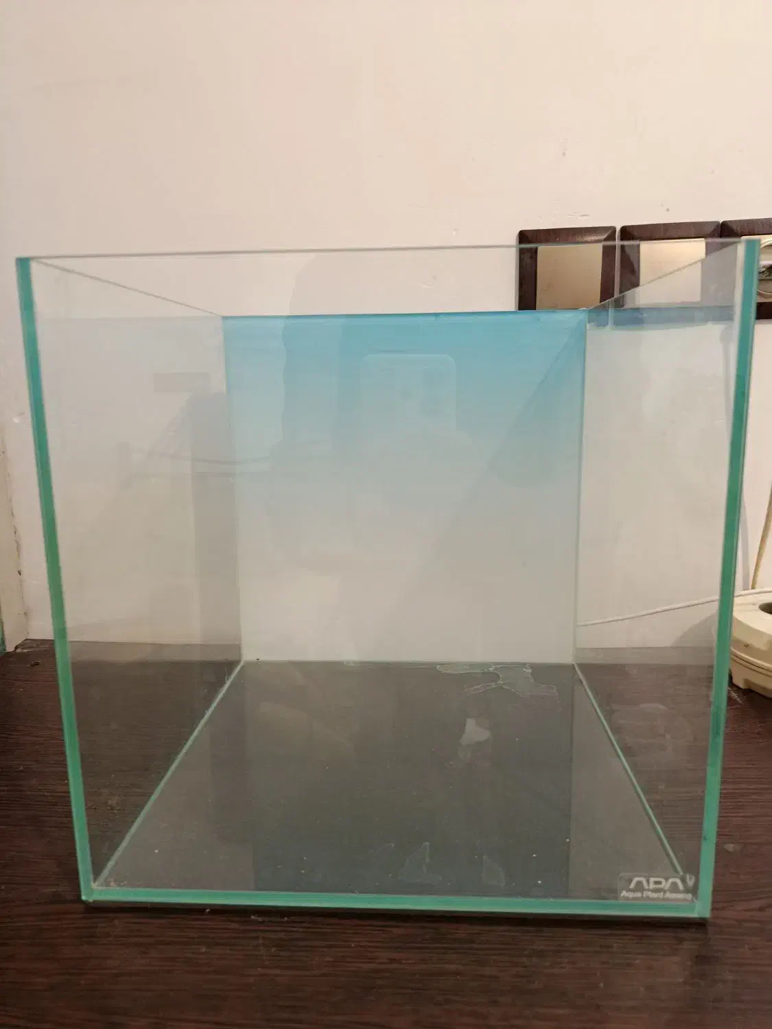 آکواریوم رومیزی برند apa|ماهی|نی‌ریز, |دیوار