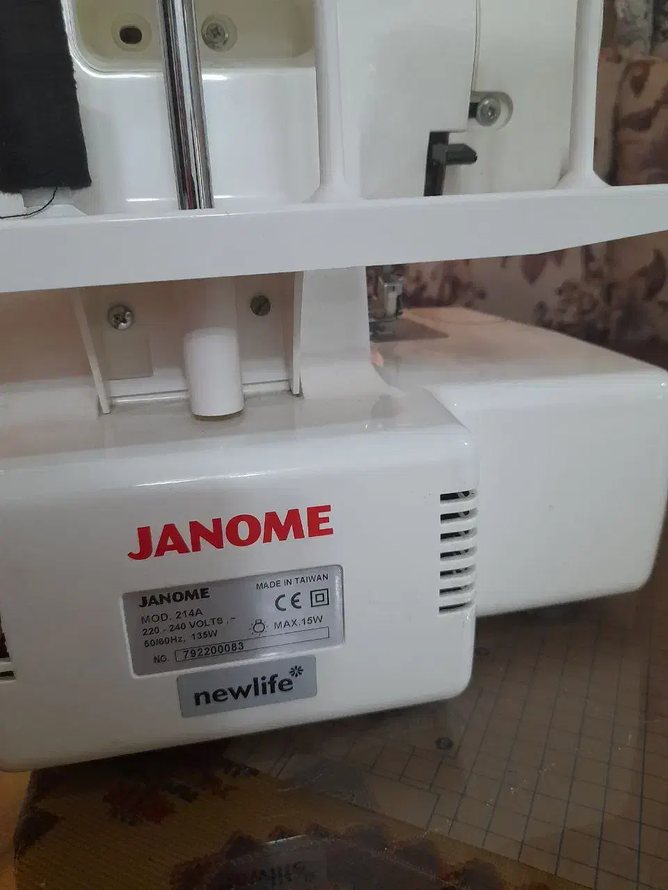 چرخ سر دوز ۴ نخ|چرخ خیاطی و ریسندگی|ساوه, |دیوار