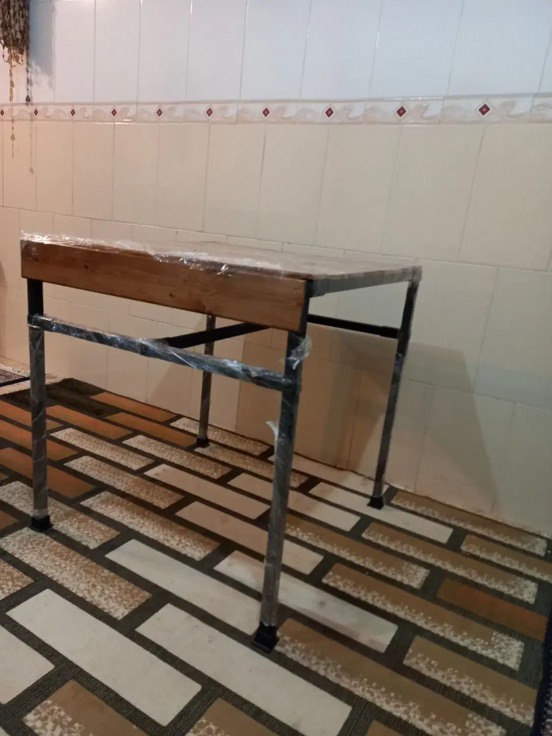 میز.استند گل .|میز و صندلی غذاخوری|بروجن, |دیوار