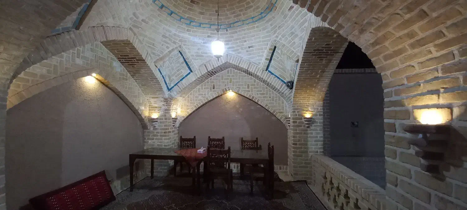 بوم گردی قصر فیروز ه|اجارهٔ کوتاه‌مدت ویلا و باغ|گرمسار, |دیوار