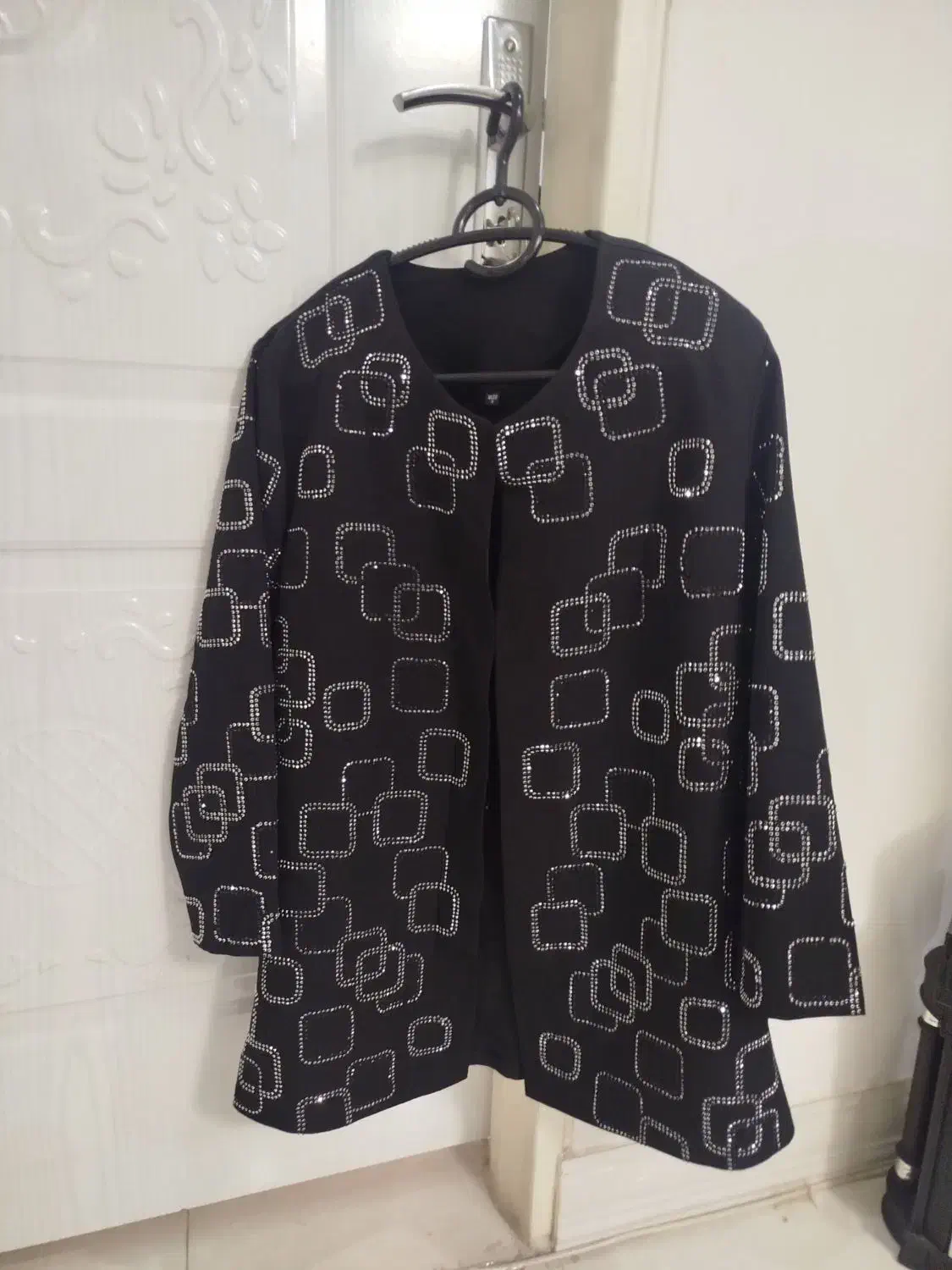 مانتو|لباس|بهارستان, |دیوار