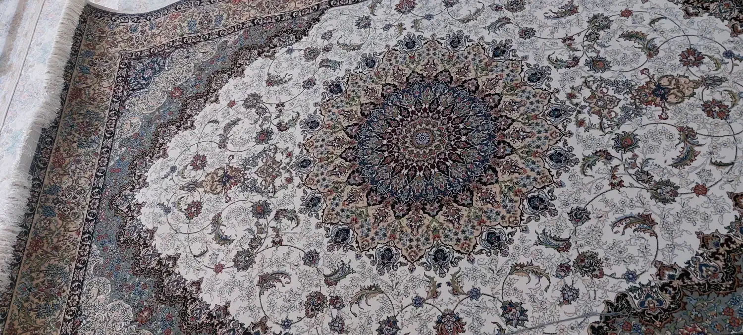 ۲عددفرش ۶متری فرهی ویک عدد ۱×۱.۵متری ۷۰۰شانه فرهی|فرش|لوشان, |دیوار