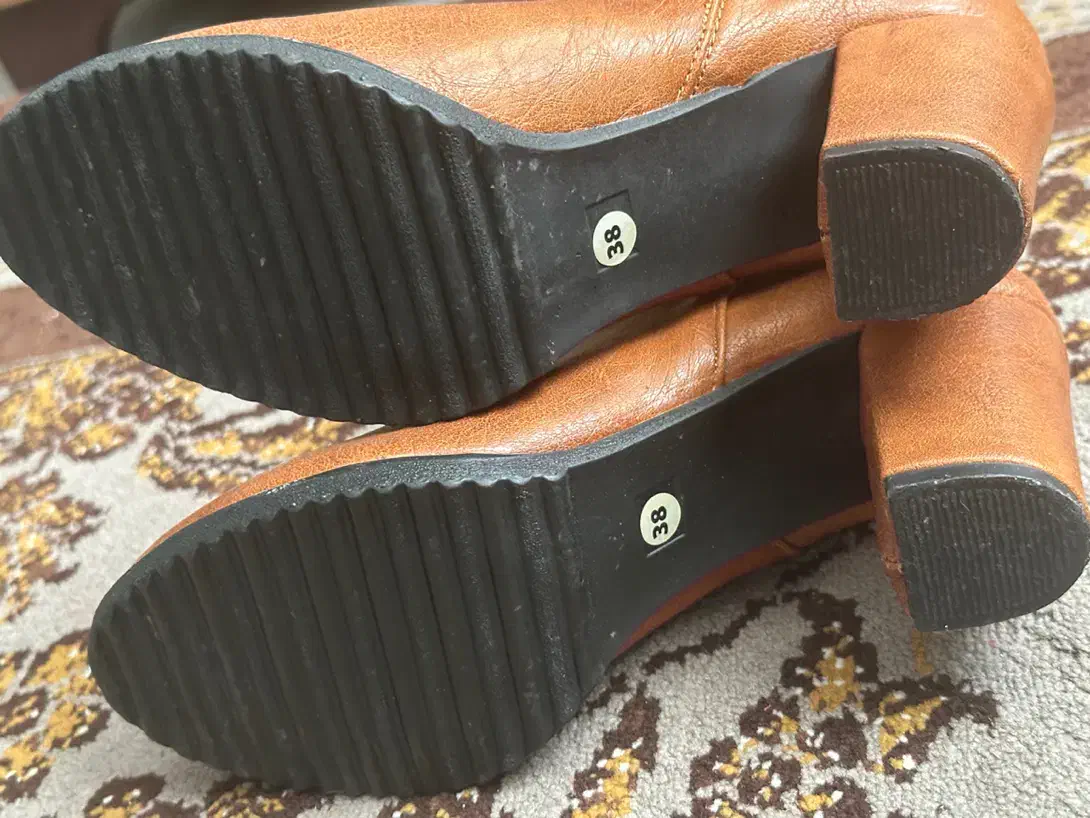 بوت بلند نو|کیف، کفش، کمربند|کاشان, شهرک خاتم الانبیا (مسکن ملی کاشان)|دیوار