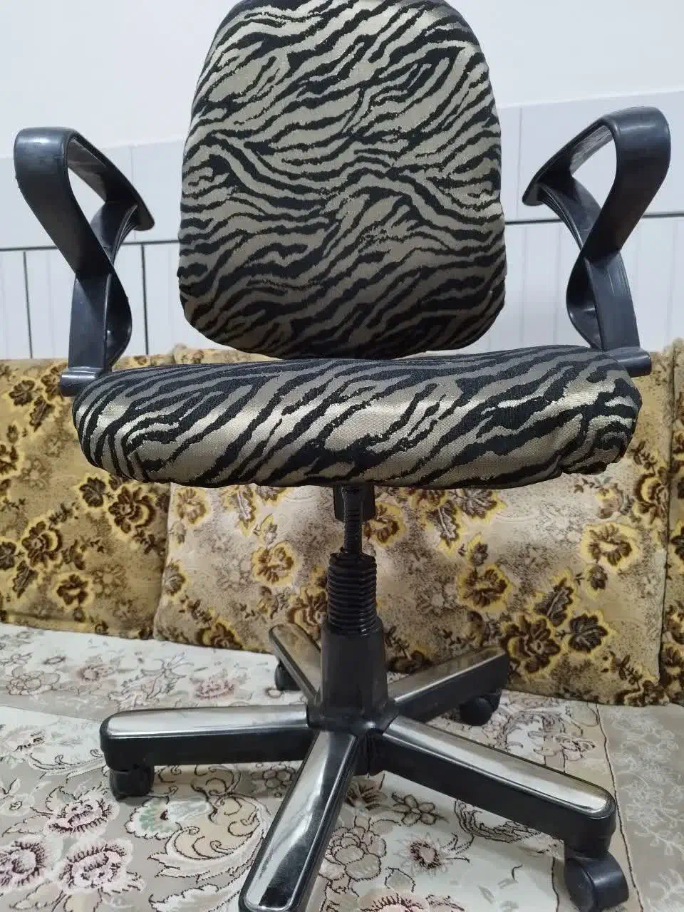 صندلی چرخان|صندلی و نیمکت|فولادشهر, B5|دیوار