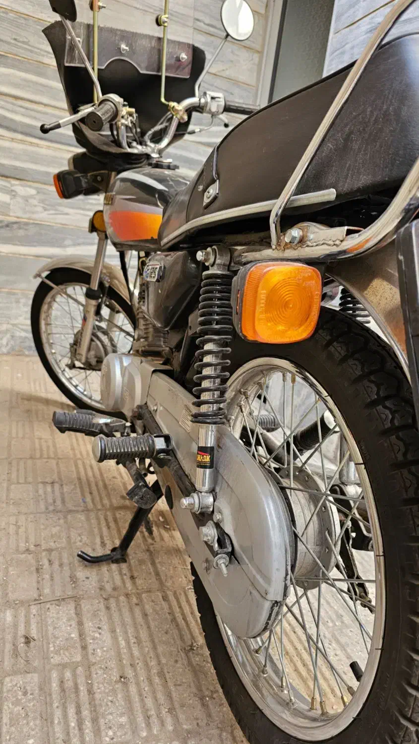 موتور 95 کاربراتی بسیار سالم کم کارکرد واقعی|موتورسیکلت|تهران, دولاب|دیوار