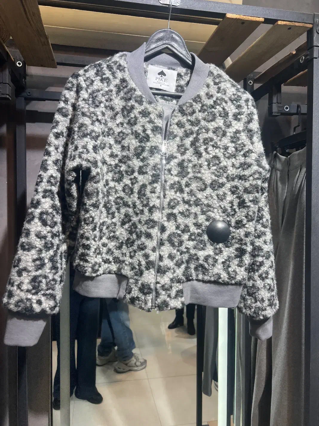 بامبر تدی|لباس|فولادشهر, B4|دیوار