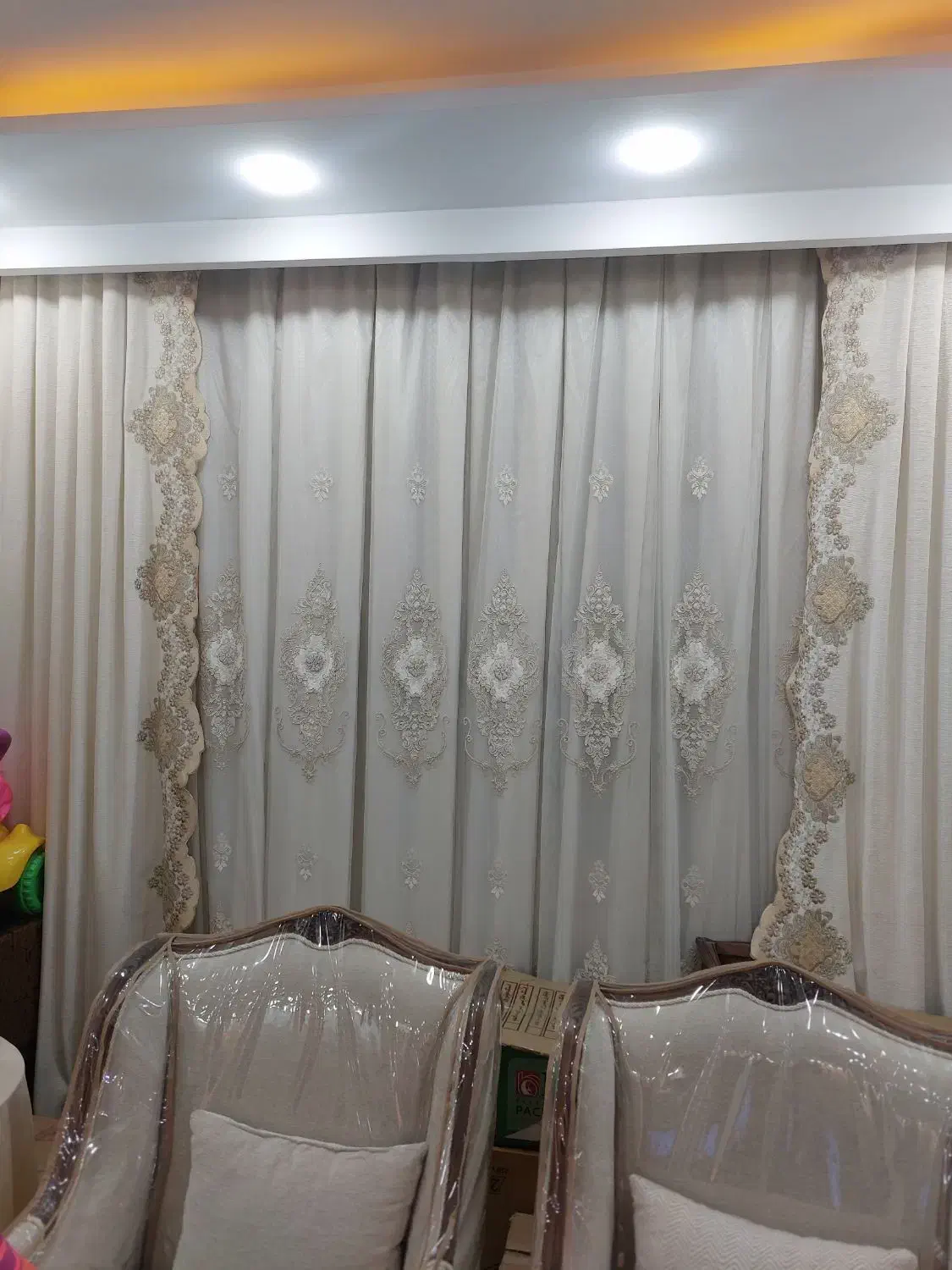 پرده|پرده، رانر، رومیزی|شهریار, شهریار|دیوار