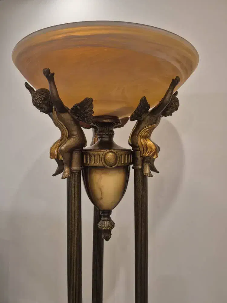 اباژور.ایستاده|لوستر و چراغ آویز|اصفهان, باغ نگاره|دیوار