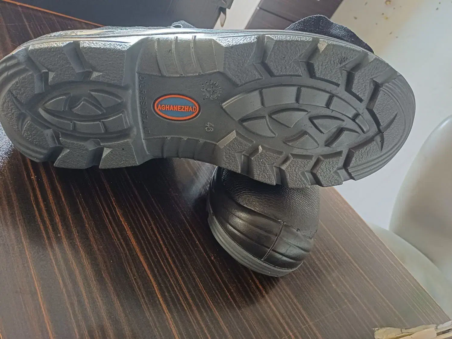 کفش کار|کیف، کفش، کمربند|رباط‌کریم, نصیرشهر|دیوار