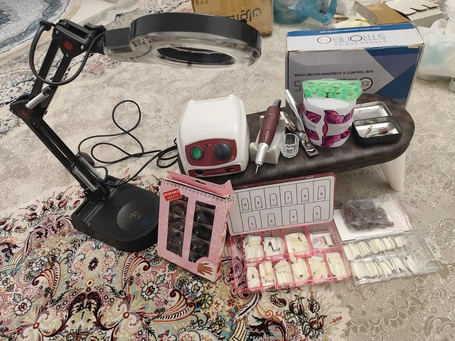 لوازم کاشت ناخن|آرایشگاه و سالن‌های زیبایی|قرچک, پویینک|دیوار