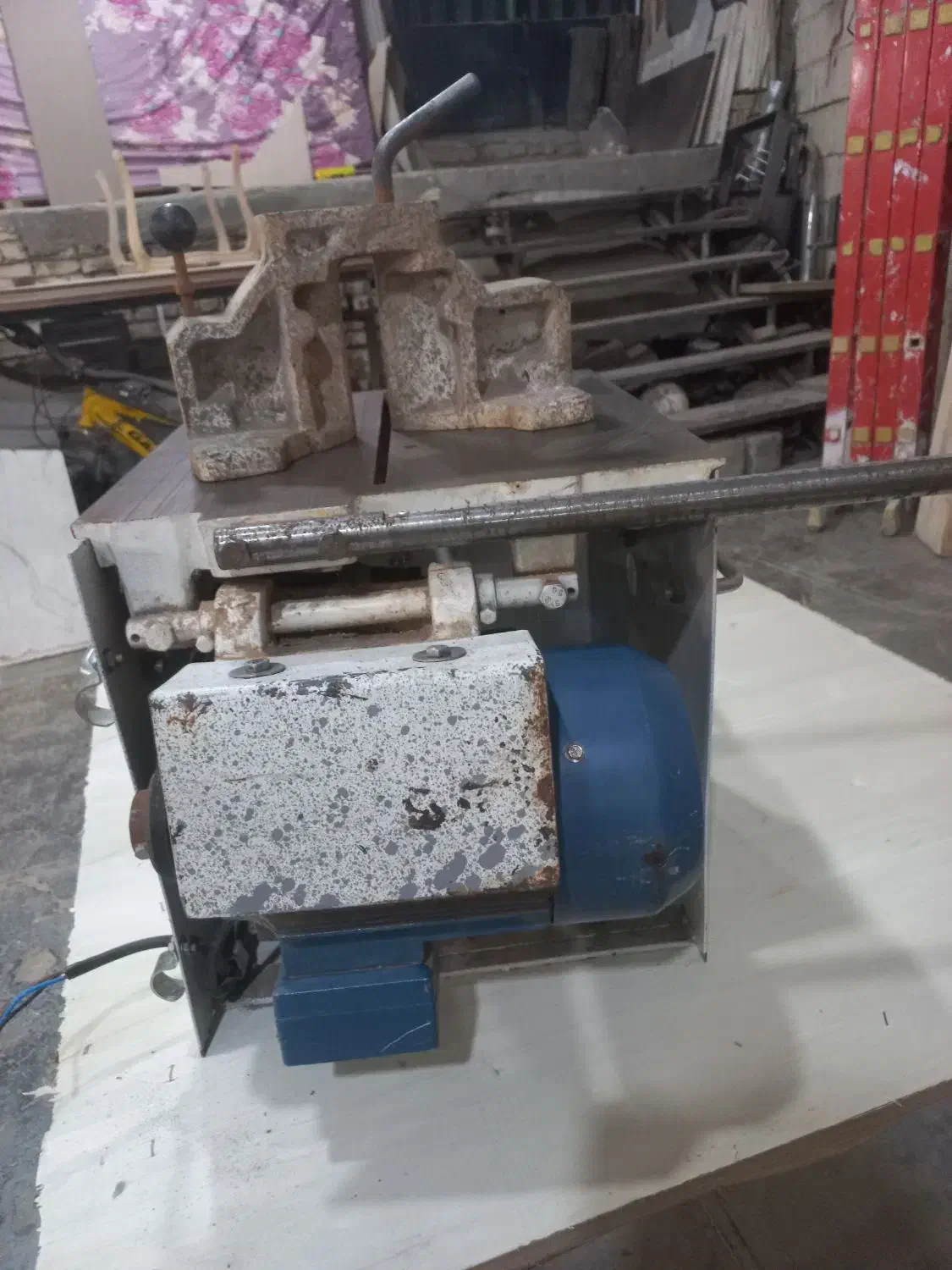 اره قطع کن|ابزارآلات|بومهن, |دیوار