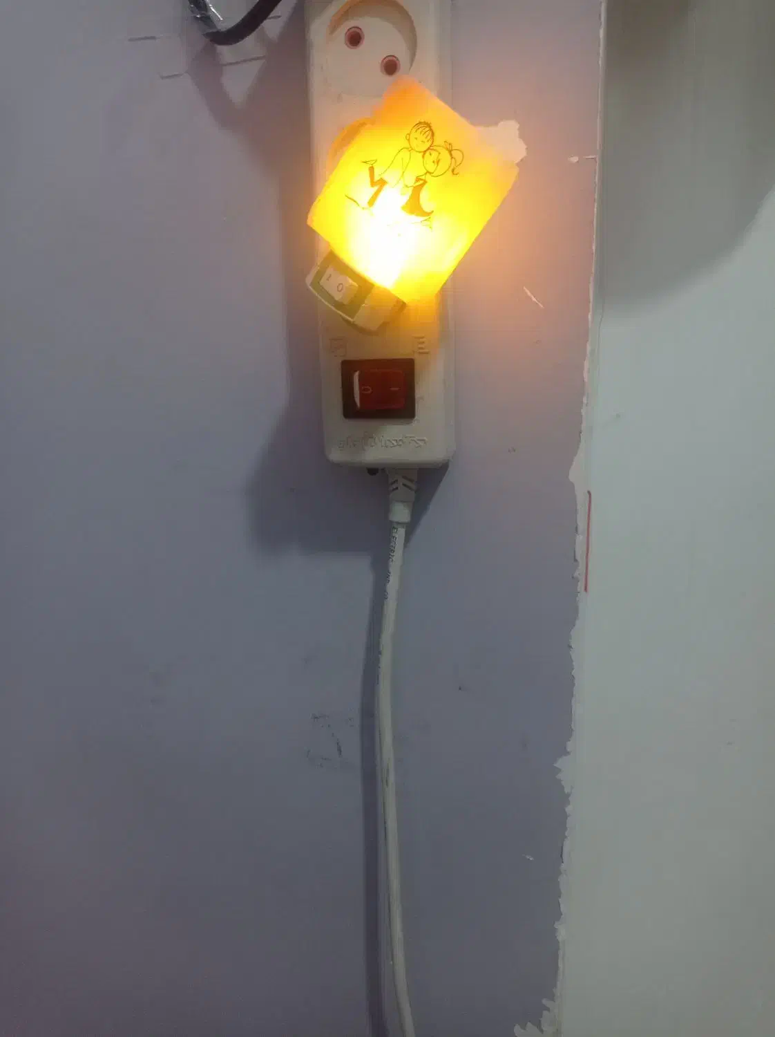 چراغ خواب|چراغ خواب و آباژور|شیراز, قلعه شاهزاده بیگم|دیوار