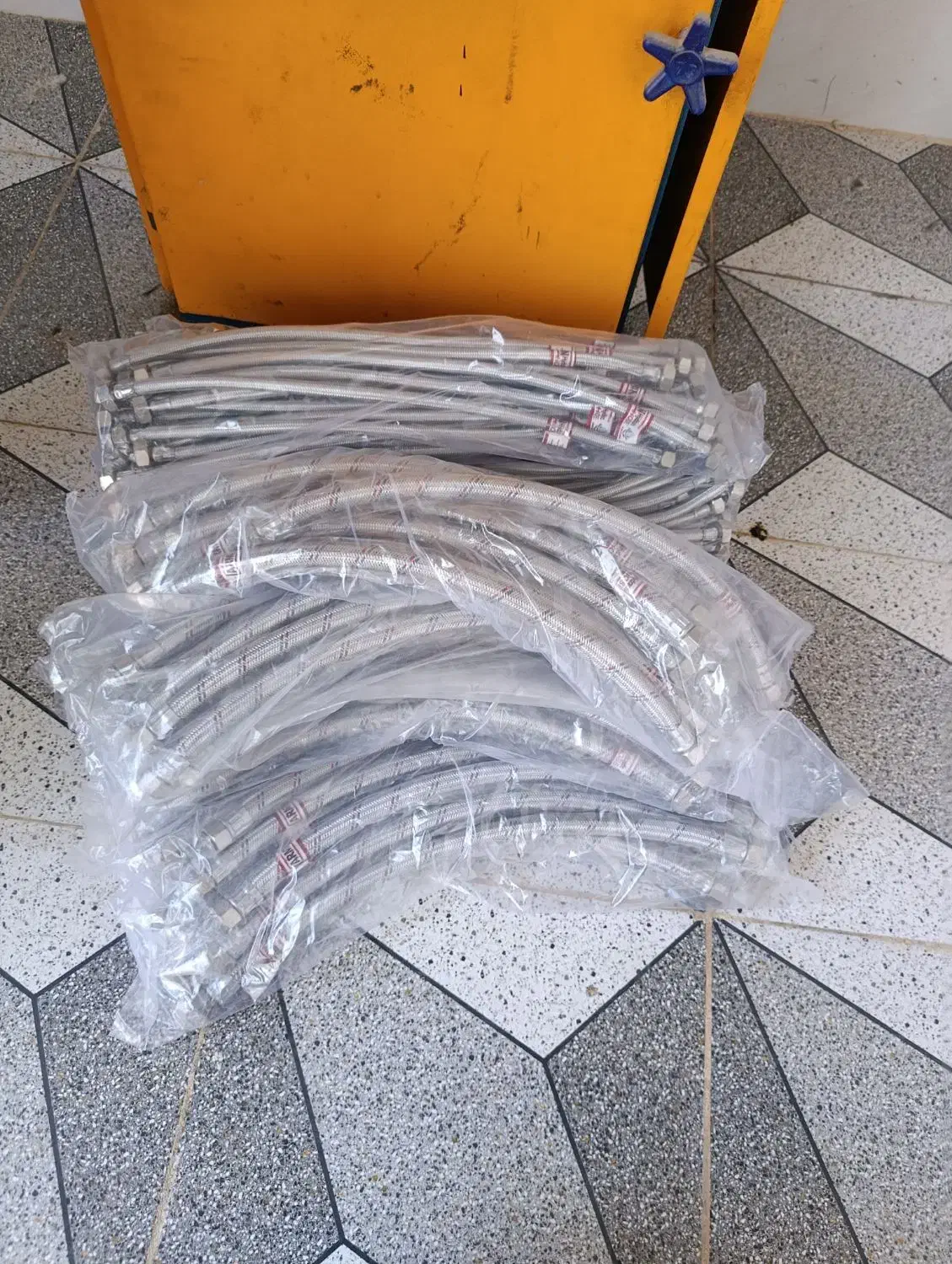 شلنگ دستشوئی و آبگرمکن|آبگرمکن، پکیج، شوفاژ|اهواز, نادری|دیوار