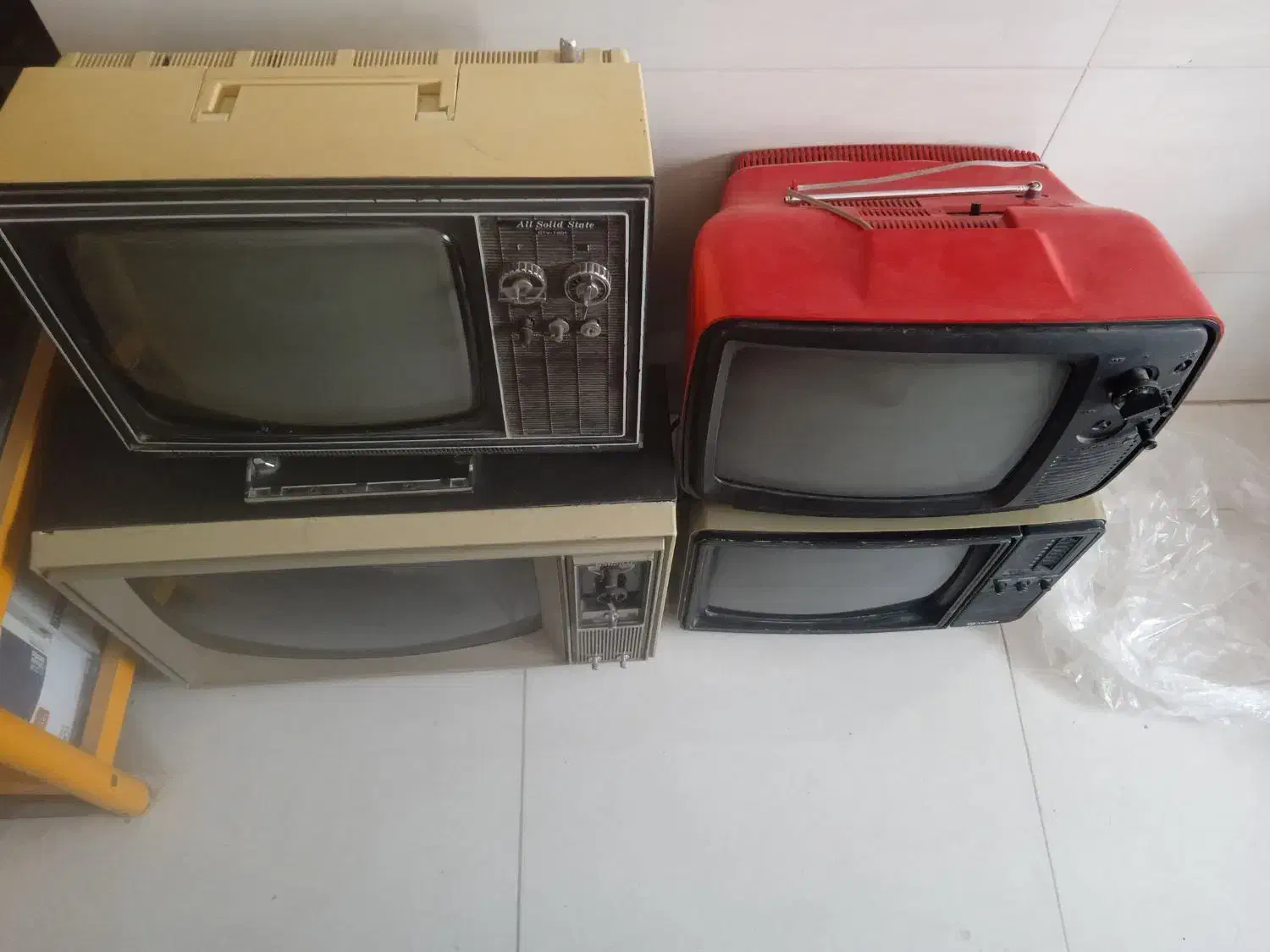 تلویزیون 14 کلکسیونی سیاه سفید|تلویزیون و پروژکتور|میبد, |دیوار