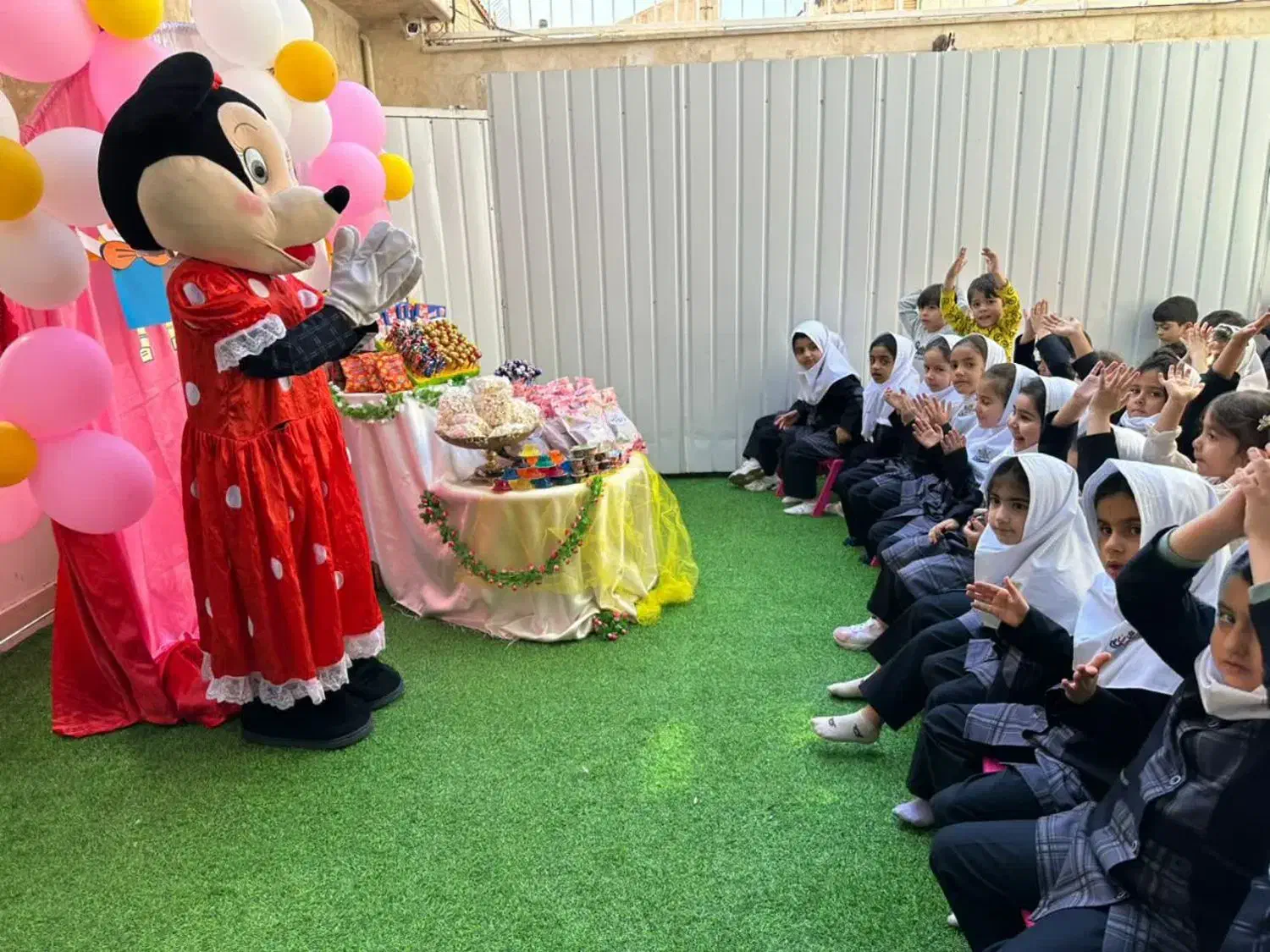 نیروی خدماتی (نظافت)|استخدام سرایداری و نظافت|قم, تولید دارو و یخچال|دیوار