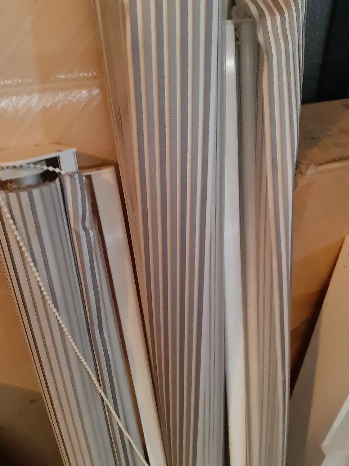 پرده عمودی|پرده، رانر، رومیزی|صدرا-فارس, فاز ۱|دیوار