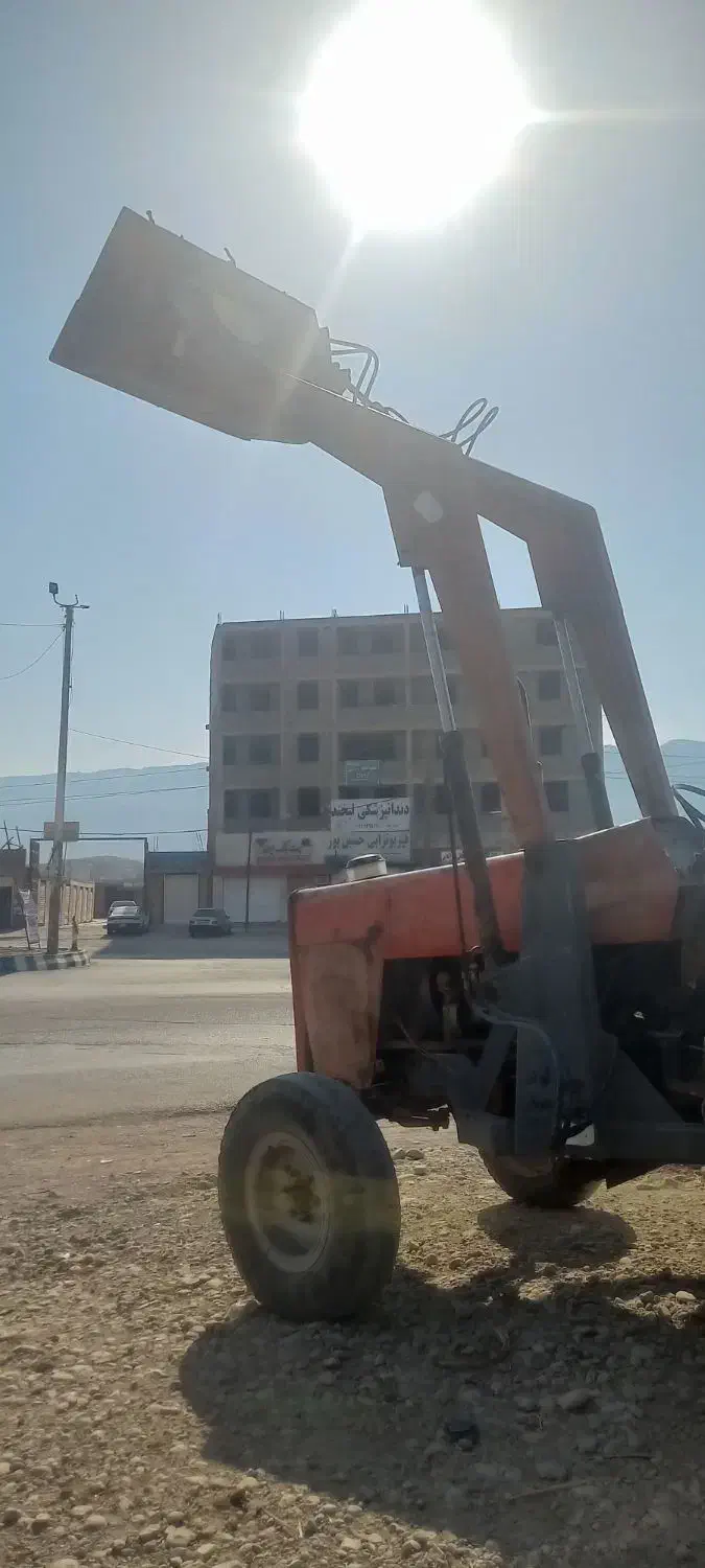 تراکتور|خدمات پیشه و مهارت|اندیکا, |دیوار