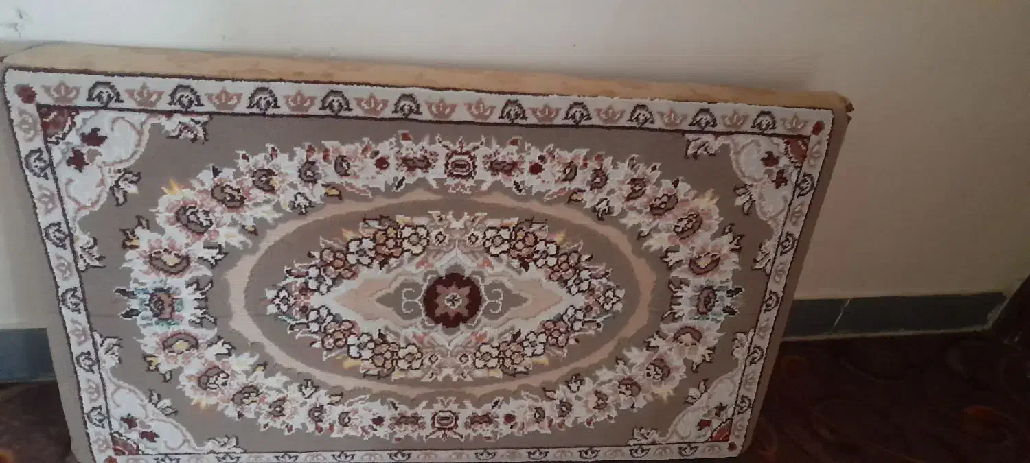 پشتی دست دوم|پشتی|بیرجند, |دیوار