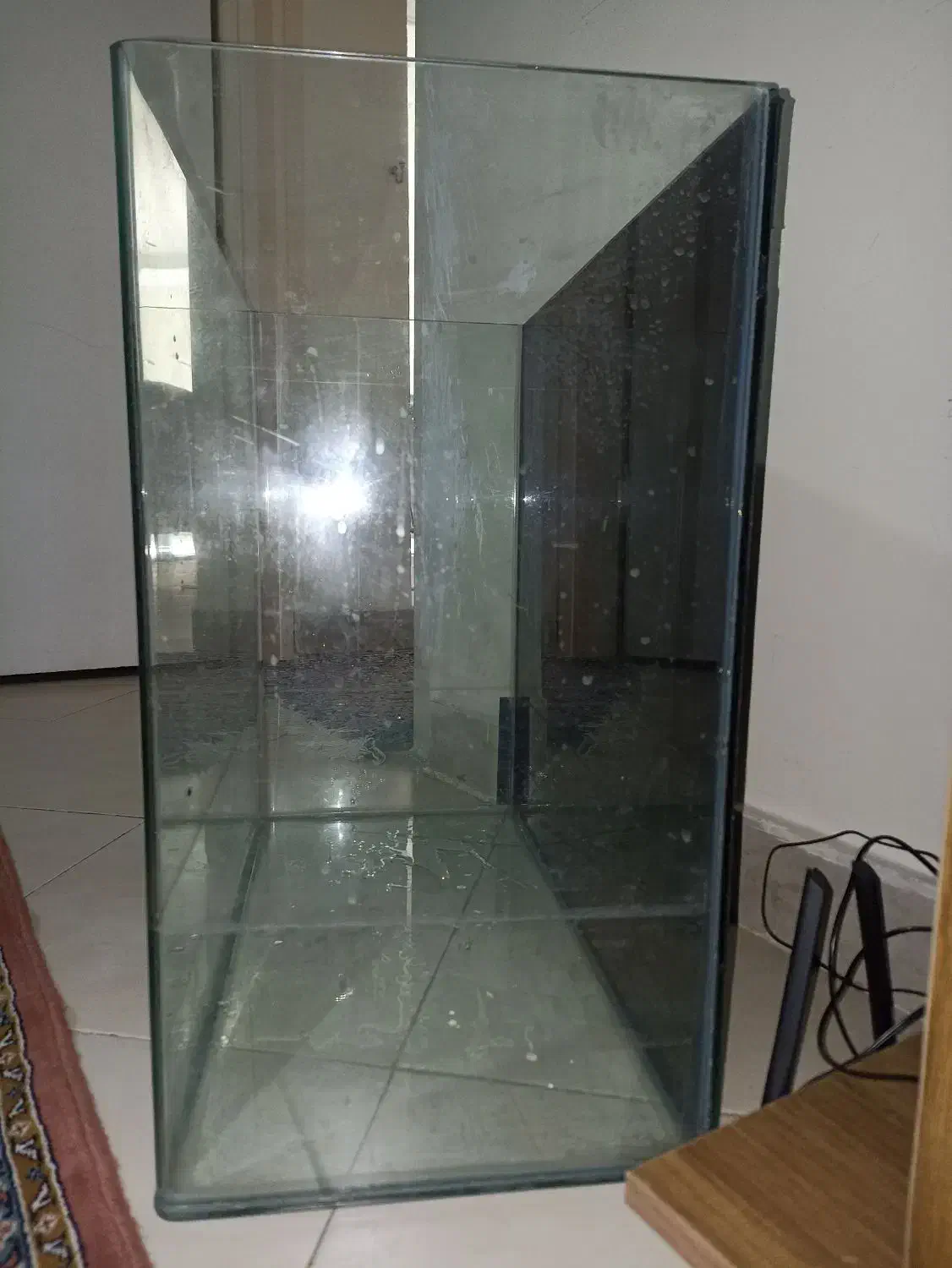 آکواریوم شیشه خم|ماهی|تهران, آبشار تهران (دریاچه)|دیوار