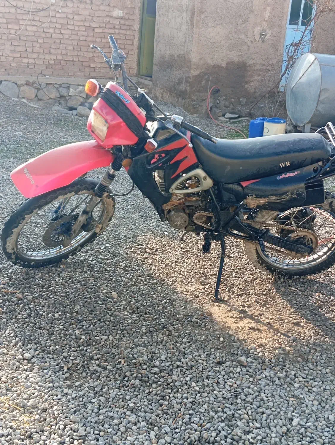 برای تو حضیات زنگ بزنید|موتورسیکلت|مرودشت, نقش رستم|دیوار