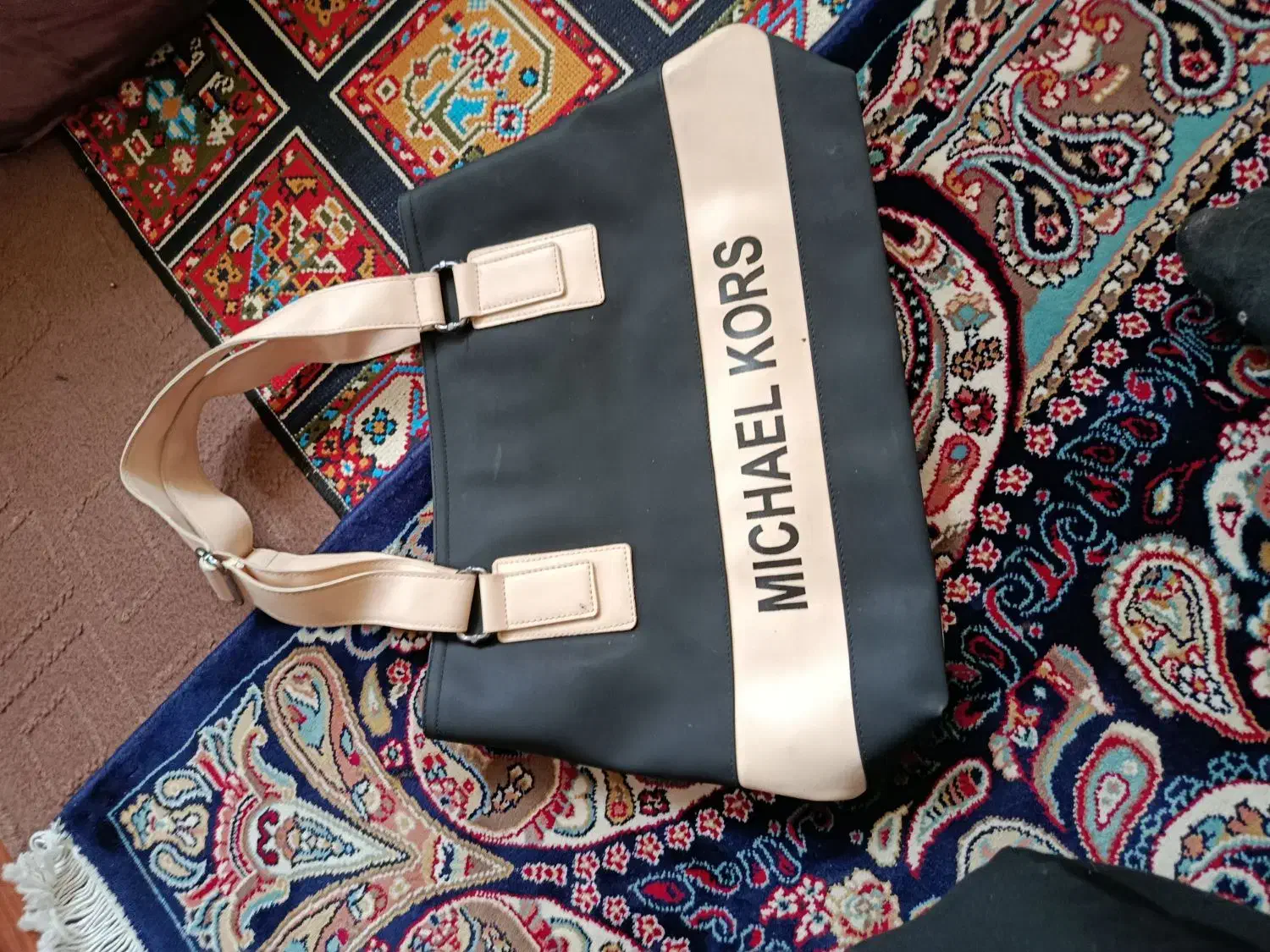 کیف|کیف، کفش، کمربند|پرند, فاز ۴|دیوار