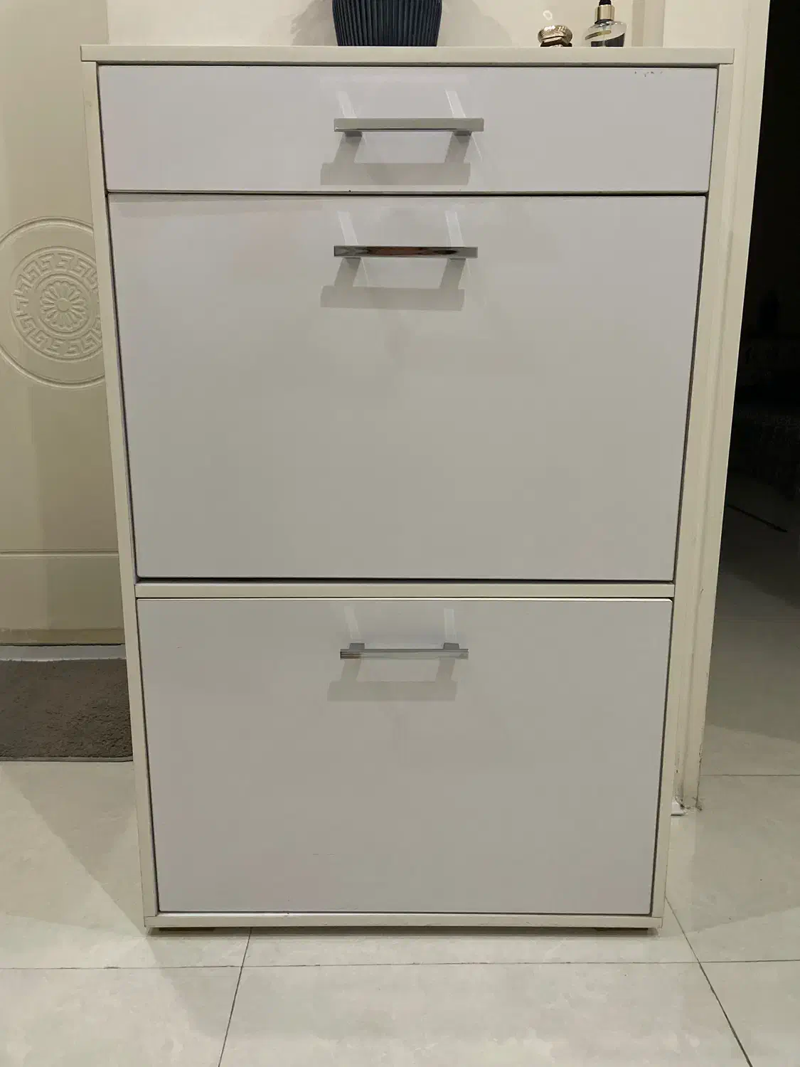 جاکفشی|جاکفشی، کمد، دراور|فردیس, منظریه|دیوار