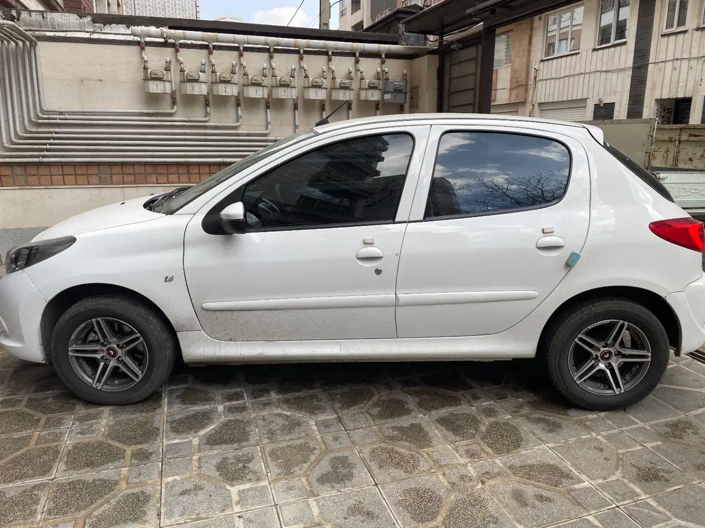 پژو ۲۰۷ دنده ای|خودرو سواری و وانت|همدان, |دیوار