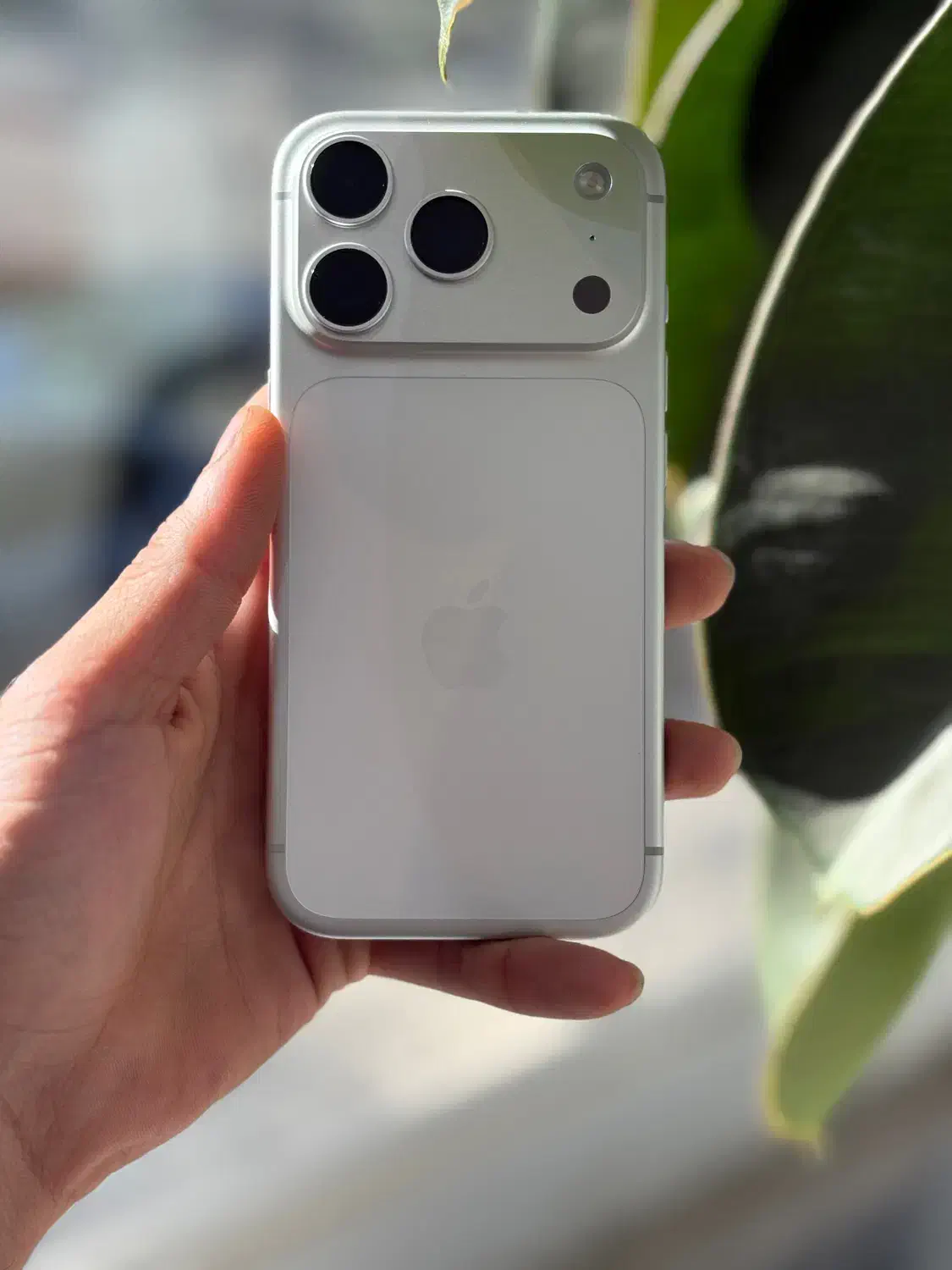 ایفون۱۷ پرو۲۵۶تیتانیوم سیلورiphone 17pro256 silver|موبایل|تهران, الهیه|دیوار