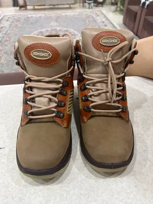 کفش کوهنوردی ارک|کیف، کفش، کمربند|صدرا-فارس, فاز ۱|دیوار