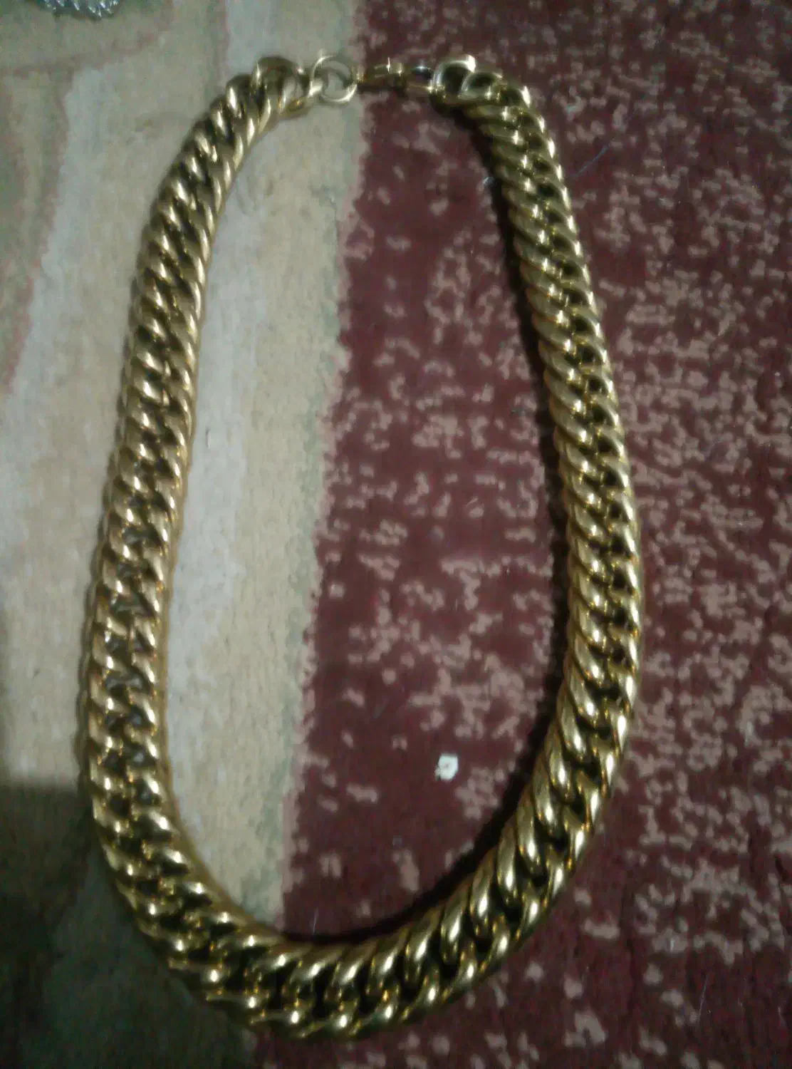 قلاده سگ|بدلیجات|رشت, بازار|دیوار