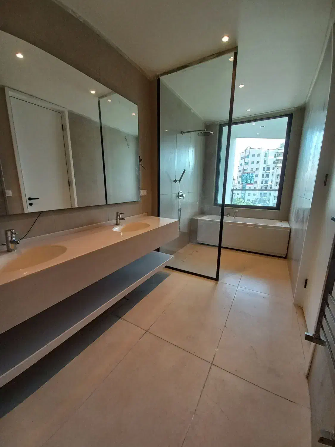 ۴۲۰متر مدرن کلید نخورده