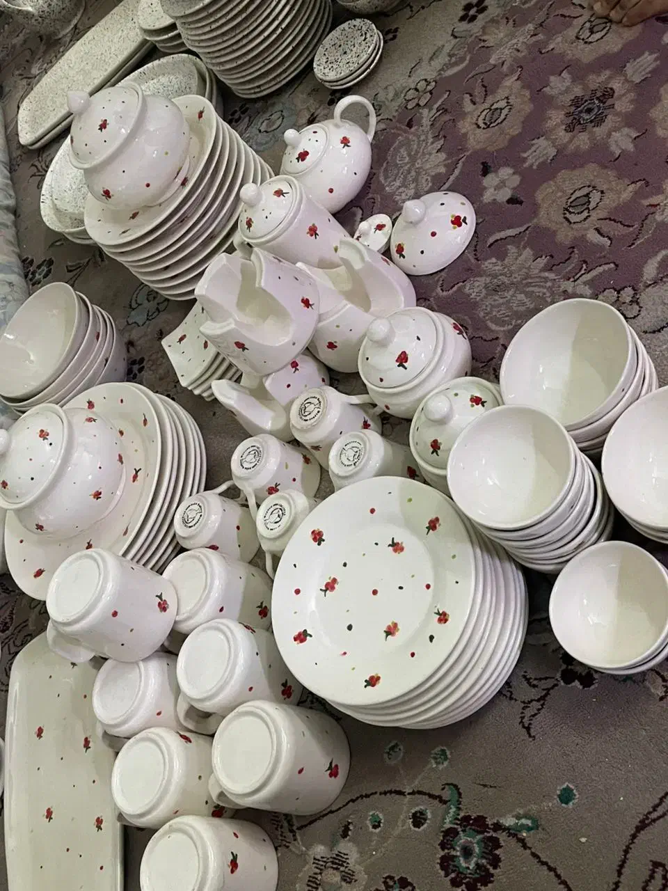 سرویس 70 پارچه سفالی|ظروف سرو و پذیرایی|یزد, |دیوار