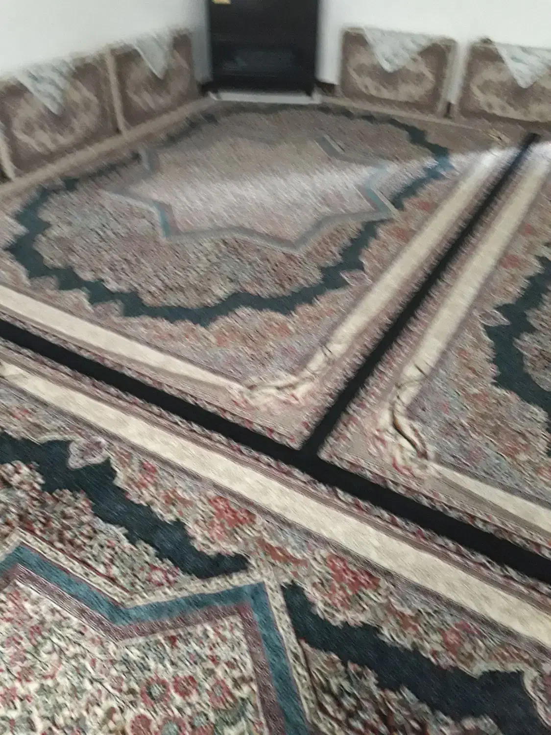 فرش ۹ متری و پشتی کاملا سالم|فرش|قروه, |دیوار