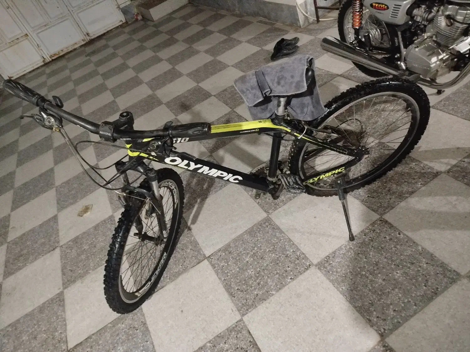 دوچرخه اولمپیک|دوچرخه، اسکیت، اسکوتر|اسیر, |دیوار