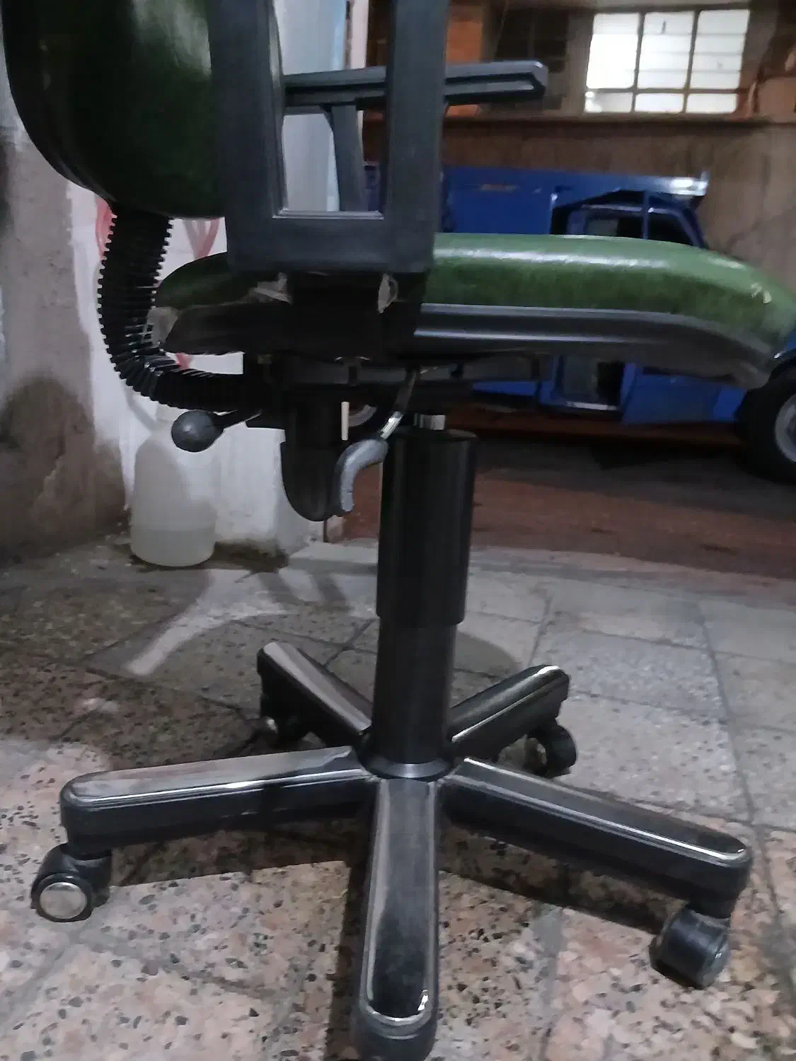 صندلی ساده و چرخی|صندلی و نیمکت|بروجرد, |دیوار