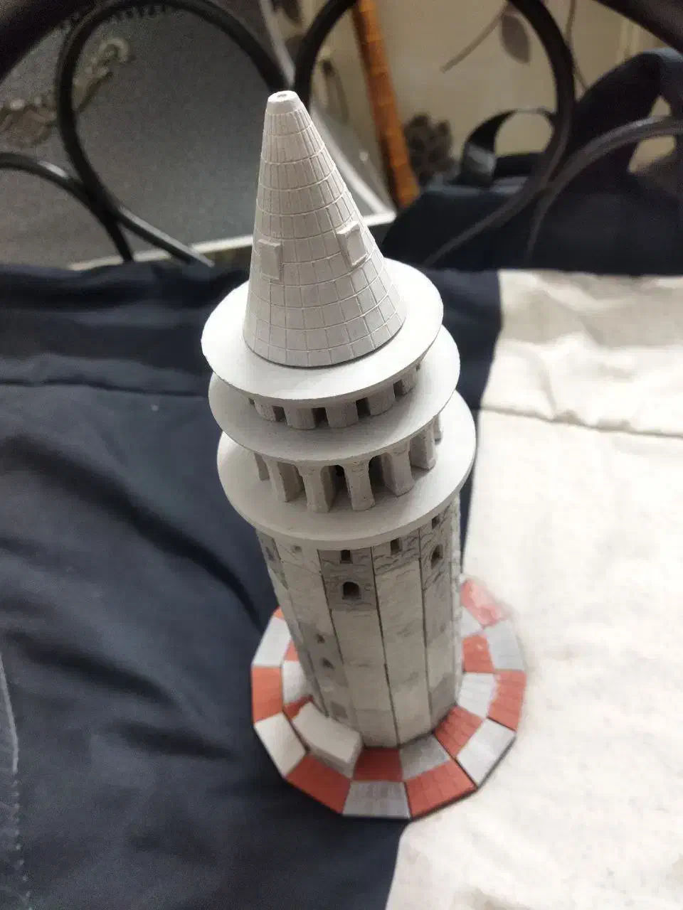 برج آجری|مجسمه، تندیس، ماکت|لاهیجان, لیالستان|دیوار