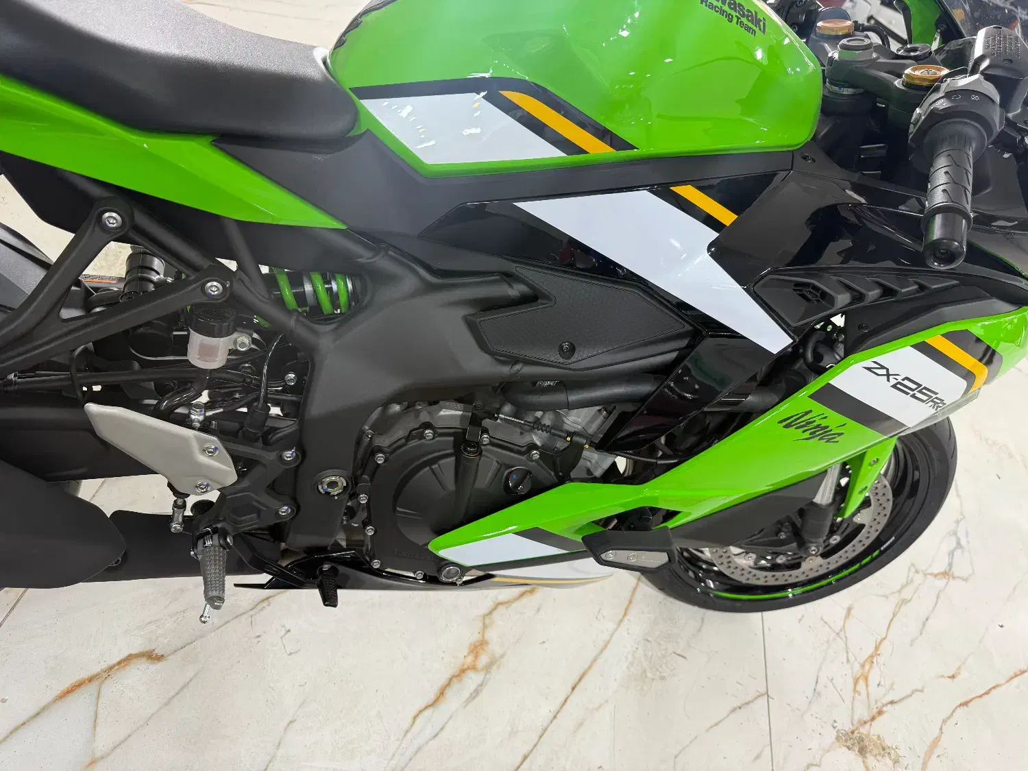 فروش کاوازاکی نینجا ۴ سیلندر صفر ۴۰۴|موتورسیکلت|بابل, |دیوار