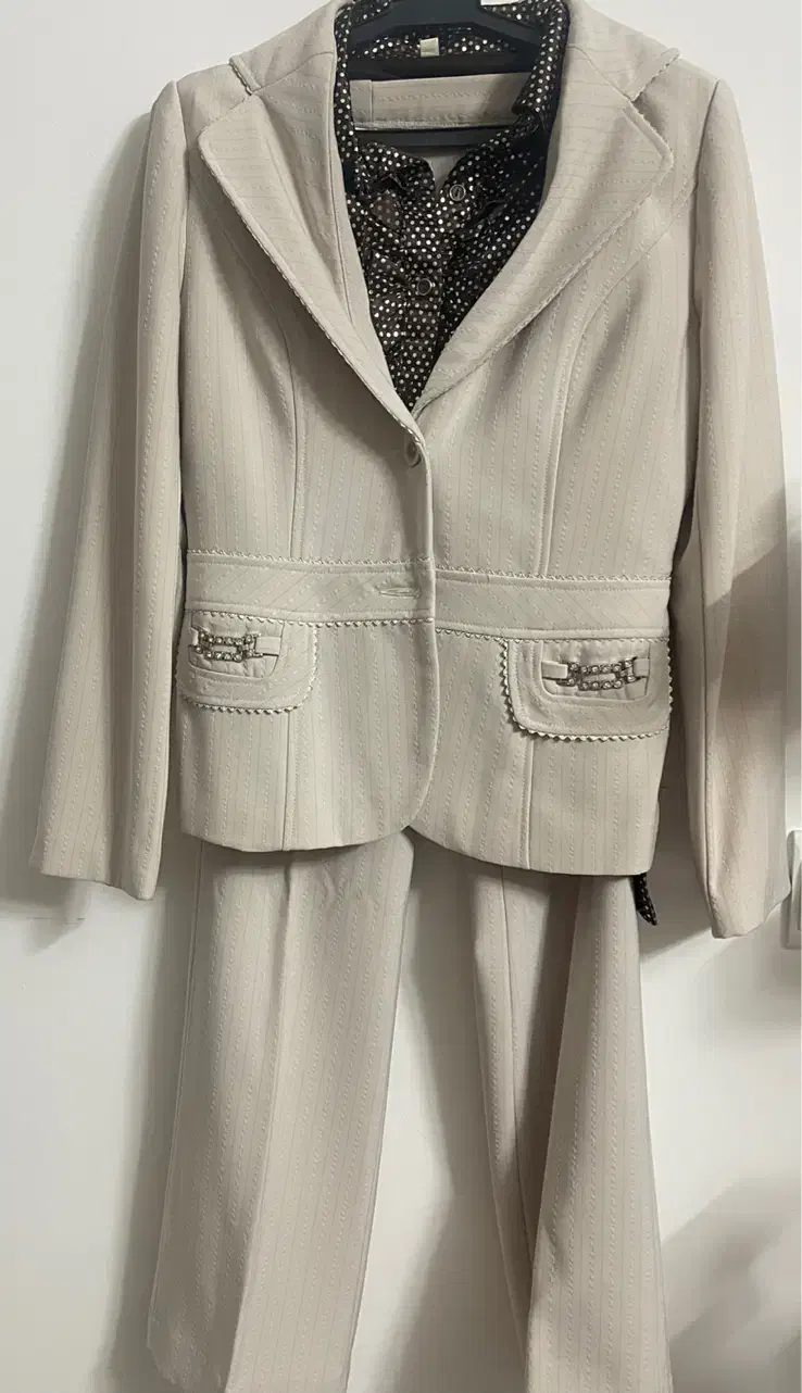 کت و شلوار و شومیز|لباس|آباده, |دیوار