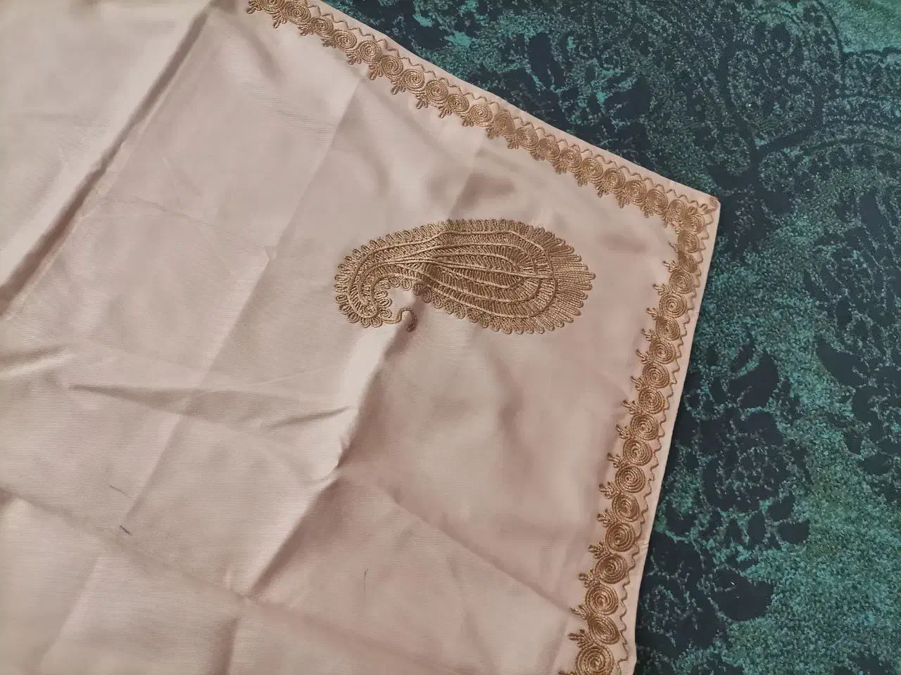 رومیزی سوزن دوزی نو قدیمی رومیزی گلدوزی|پرده، رانر، رومیزی|مشهد, نرگس (شهرک غرب)|دیوار